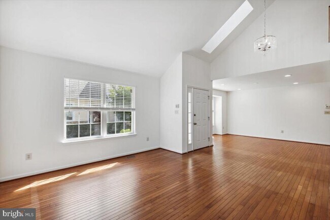 Photo - 146 Canterbury Ln
