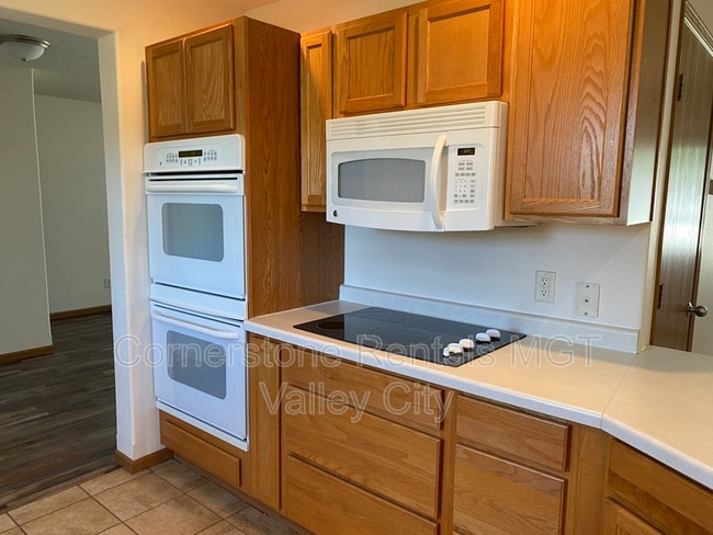 Building Photo - 508 10th St NE Rental