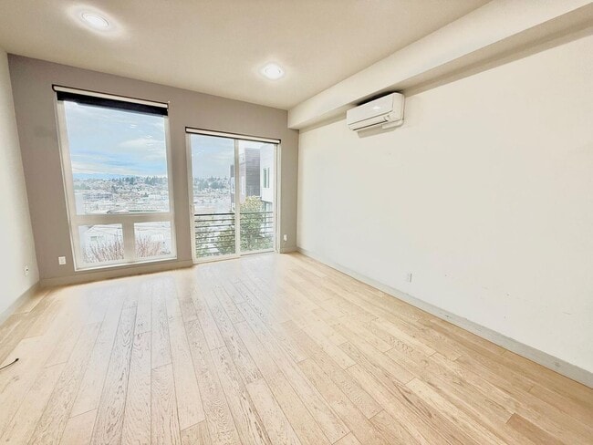 Photo - 2 Bed + Den 2 Bathroom Eastlake Townhome with Spectacular Views