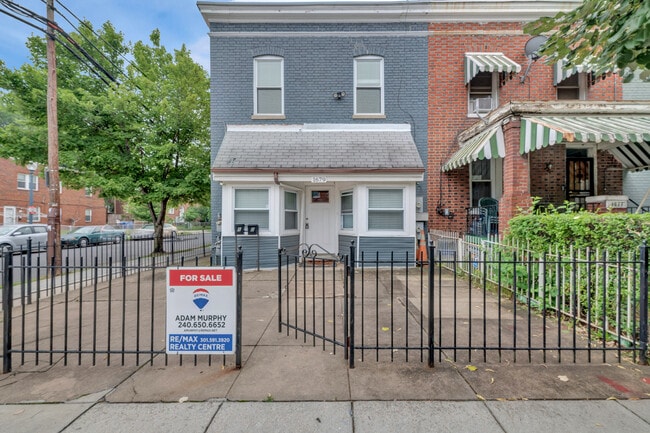 Building Photo - 1679 Montello Ave NE Unit #2 Rental