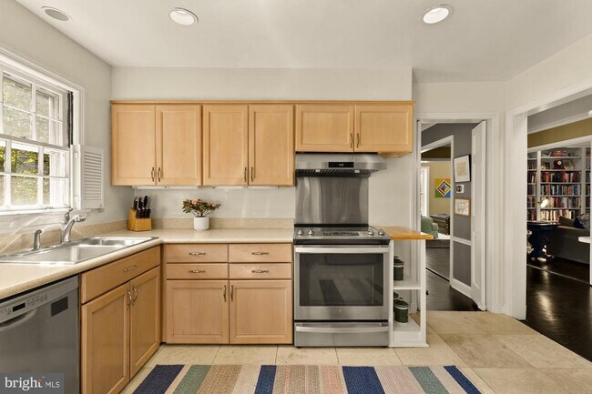 Photo - 7064 31st St NW