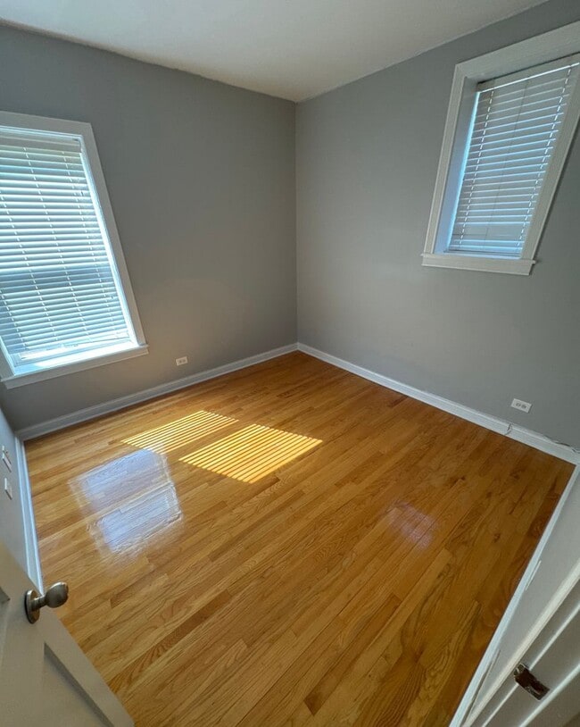 Photo - Beautiful 3 bedroom 2 bathroom condo In Near Presidential Library