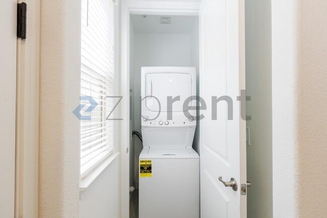 Photo - 6193 Oberlander Dr