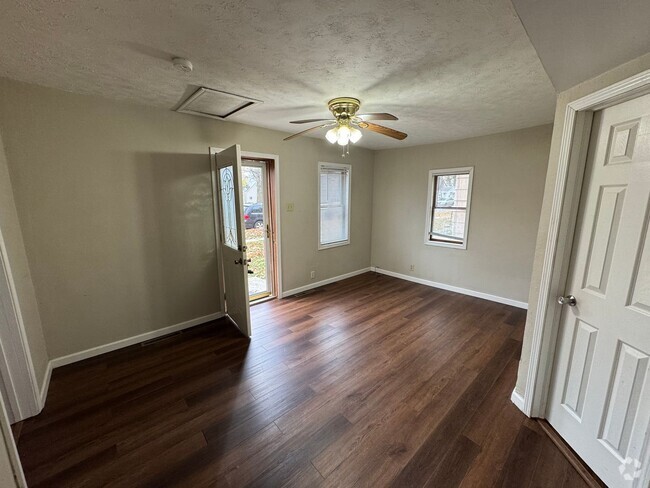 Building Photo - Charming 2-Bedroom Home with Central Air a...