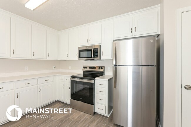 Photo - 1599 Queen Elizabeth Dr