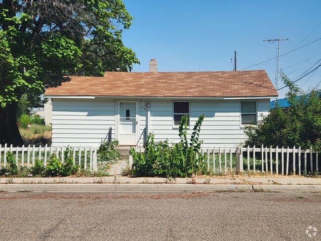 Building Photo - 360 W 8th S St Rental
