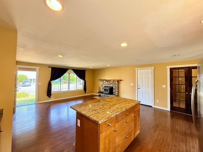 Photo - 6222 Bluff Pl