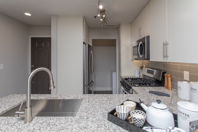 2BR, 2BA - 1076SF