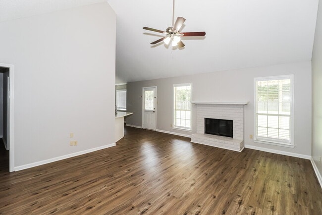 6752 Oakmoor Cir S