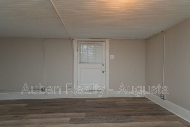 Photo - 1545 Heath St