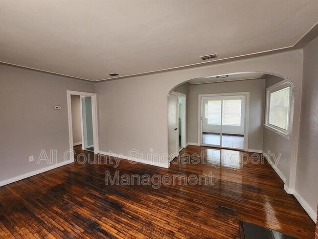 Photo - 2105 28th St S