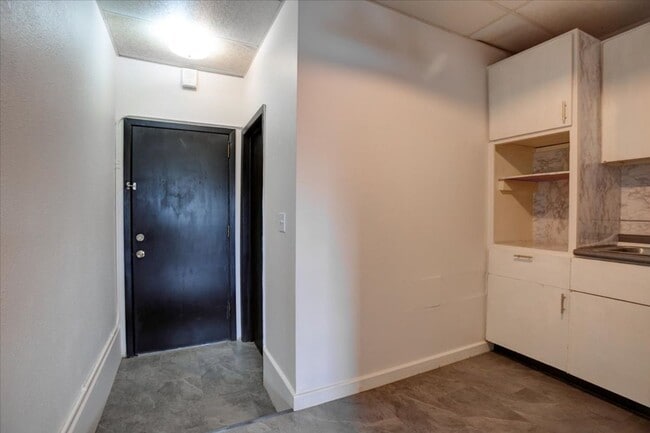 Photo - Cozy Studio Apartment - Menomonie, WI Unit 4 - Studio
