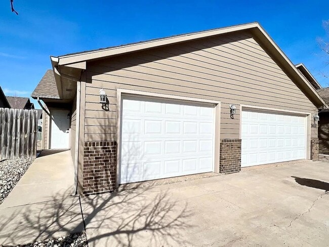 Photo - 3600 W 93rd St