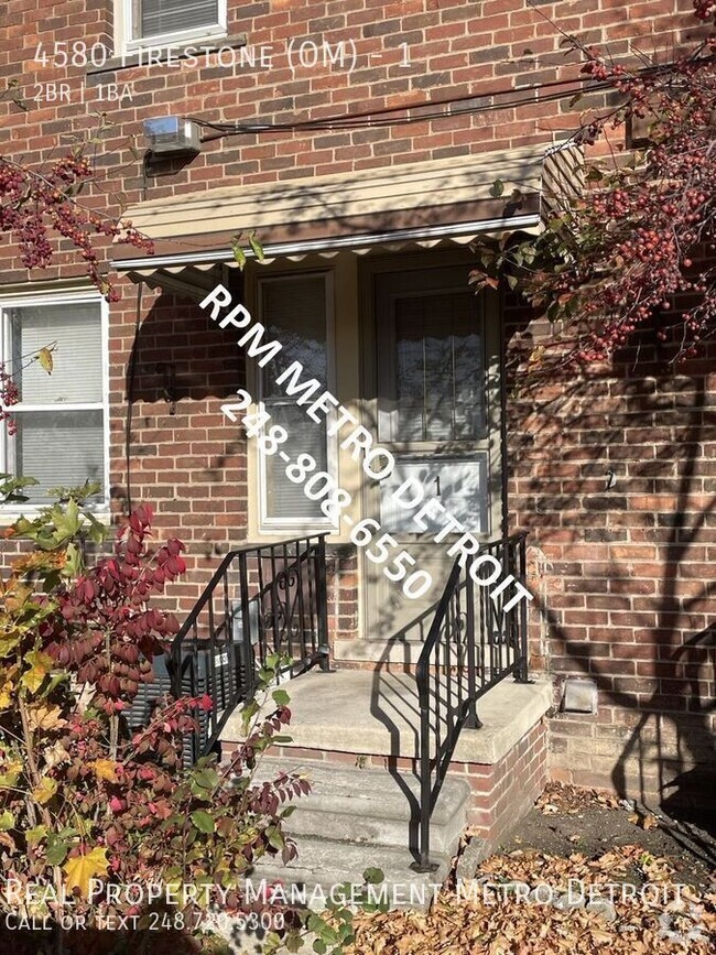 Building Photo - Move in Ready Brick Condo in Dearborn.