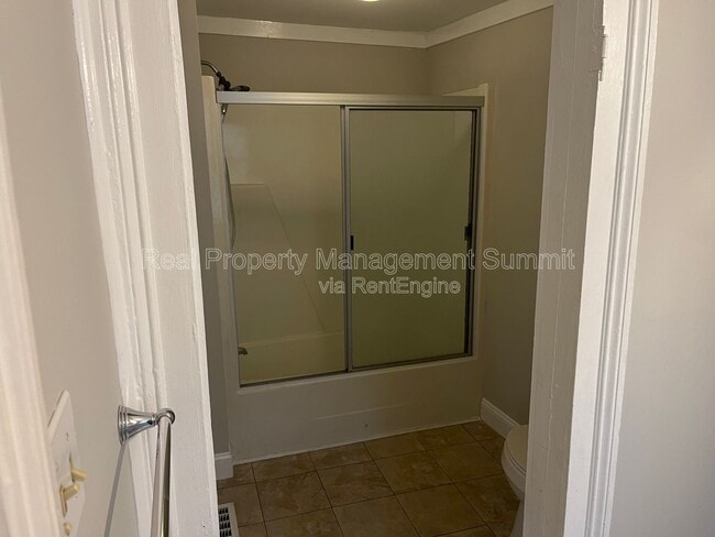 Photo - 401 N Augusta St Unit Apt B