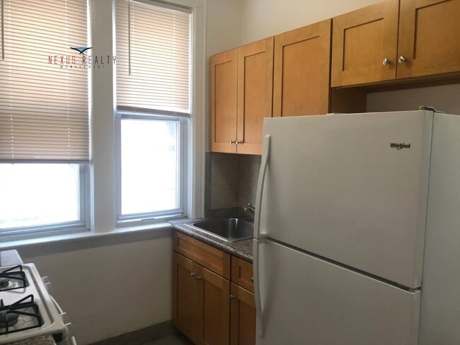 Photo - 43-22 58th St