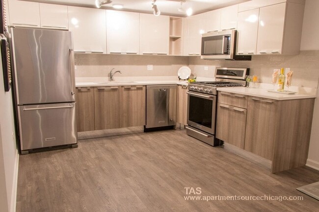 Photo - 932 W Dakin St Unit 104