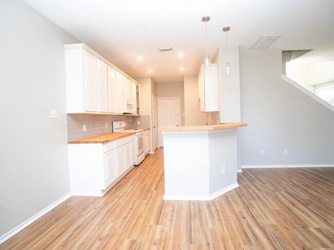 Photo - 13147 Peppergate Ln