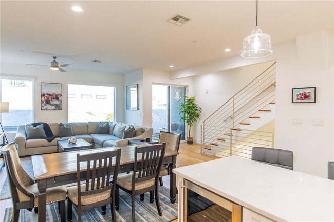 Photo - 2222 Moser Ave Unidad 111