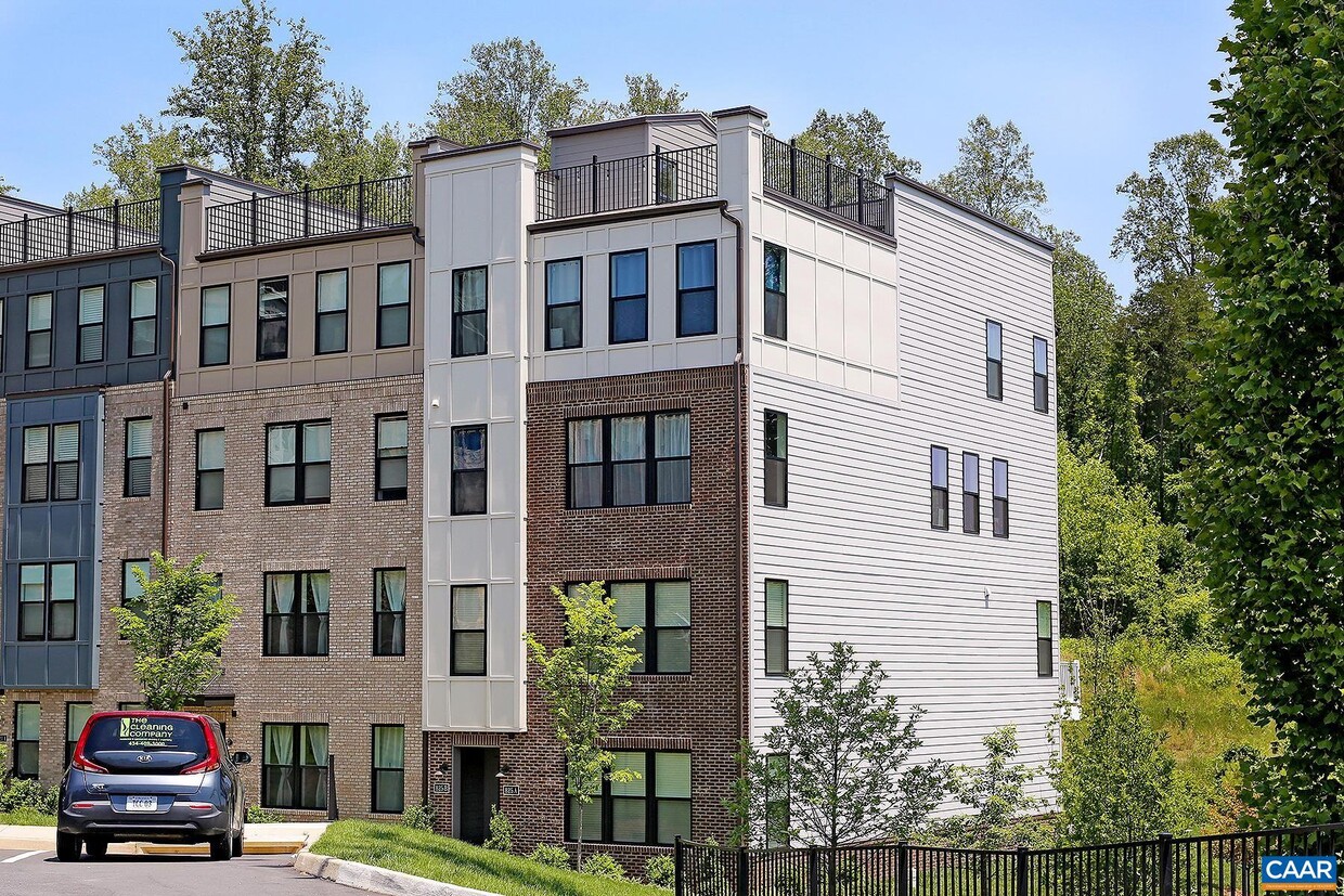 Photo - 825 Wesley Ln (Charlottesville, VA)