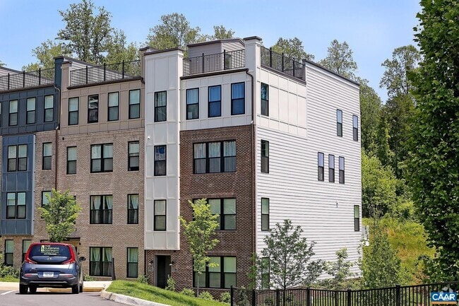 Building Photo - 825 Wesley Ln Rental