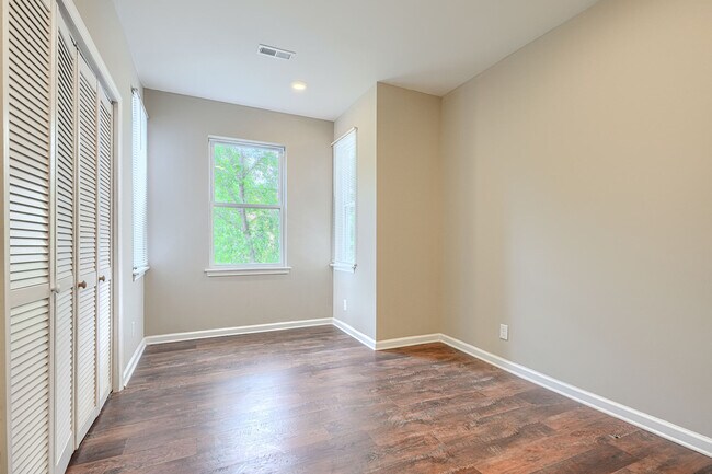 Photo - 446 N Linwood Ave Unit 2