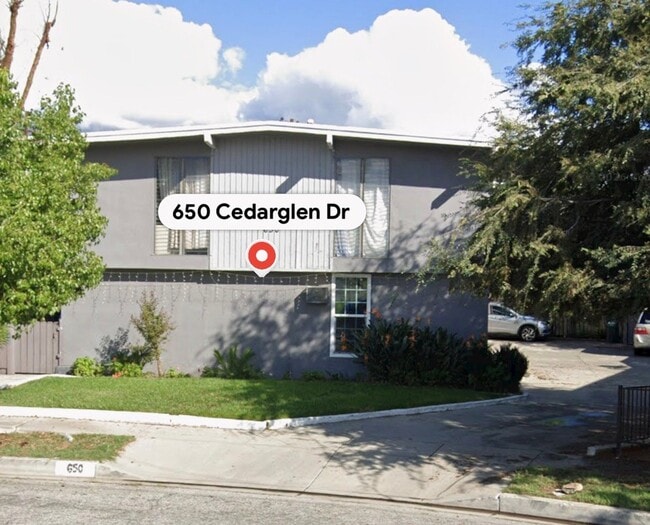 Building Photo - 650 Cedarglen Dr
