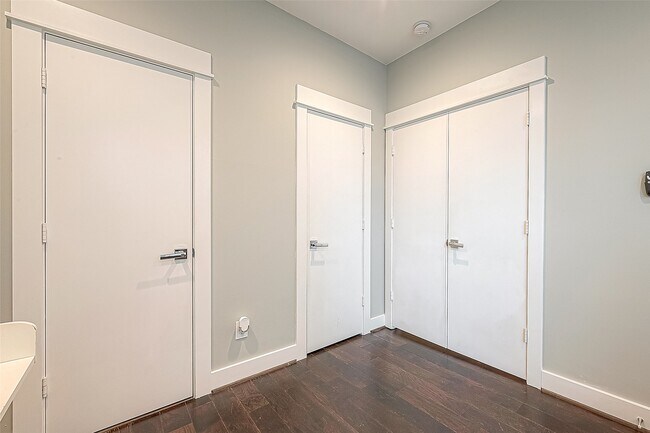 Photo - 712 Clark St