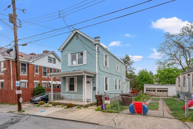 Photo - 2210 Busse St