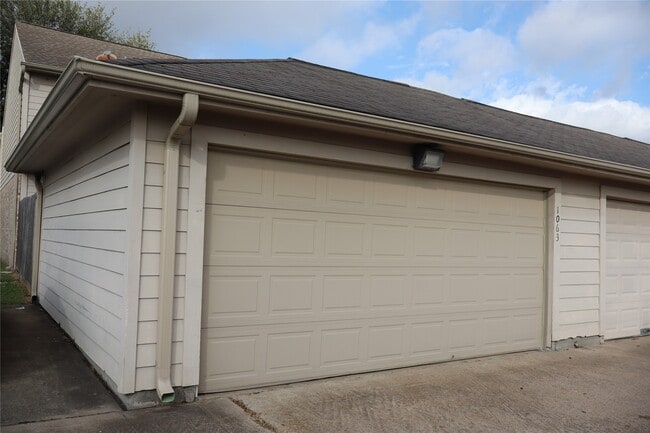 Photo - 1063 Birnham Woods Blvd