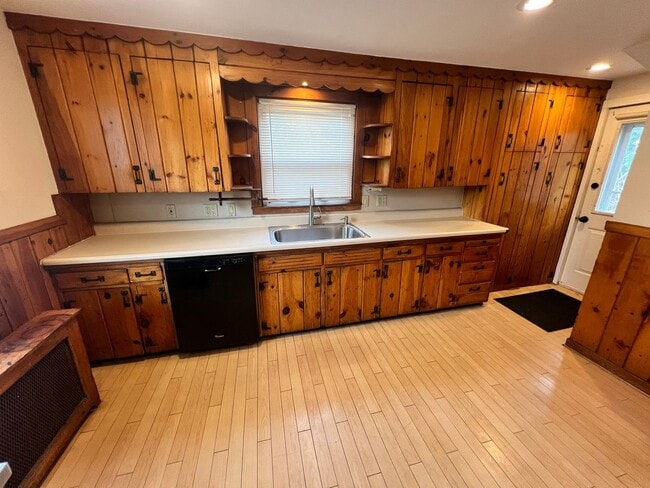 Photo - Charming Single Family Home in South Hadley!