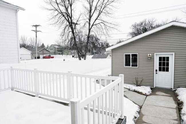 Photo - 5 Bedroom 3.5 Bathroom House in Grand Forks