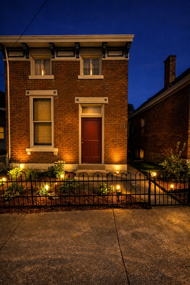 Building Photo - 511-2 E 2nd Unit 2