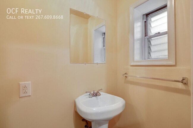 Photo - 1819 Pemberton St