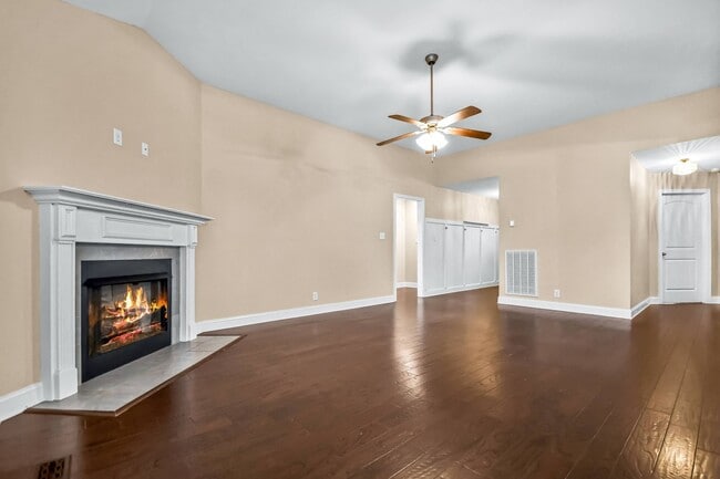 Photo - Pet Friendly Three Bedroom!