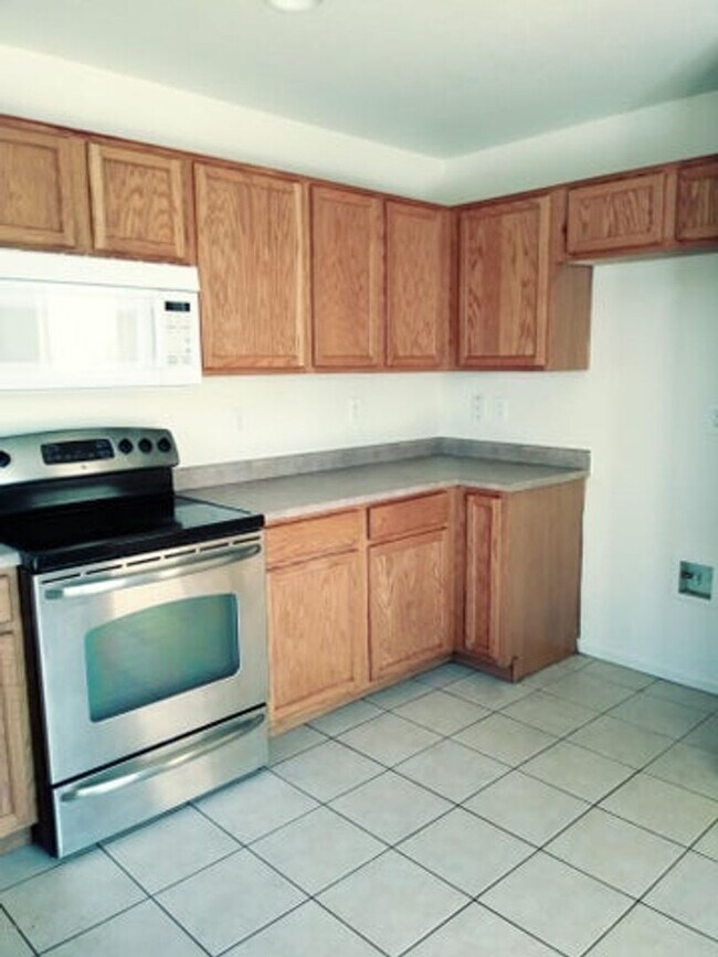 Nice 4bdrm + den in Avondale CWS - Nice 4bdrm + den in Avondale CWS