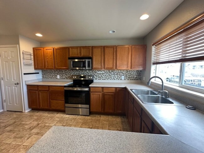 Building Photo - 1120 Longbow Ln Unit 1120 Longbow Lane A