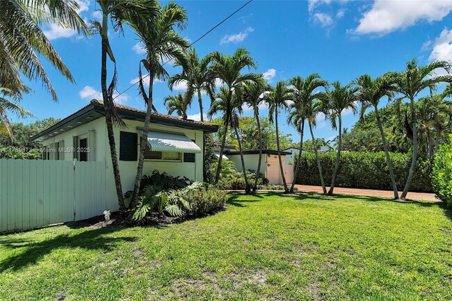 Photo - 630 NE 121st St