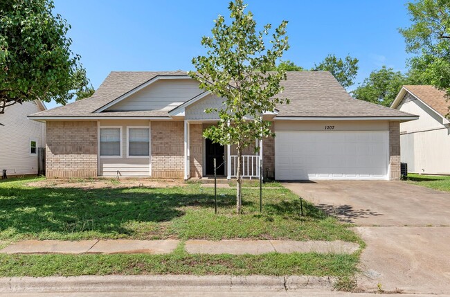 Building Photo - 1207 York Castle Dr Rental