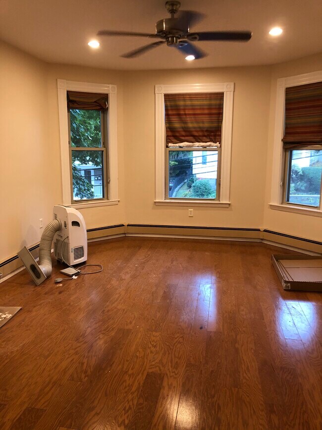 Photo - 72 Leicester St