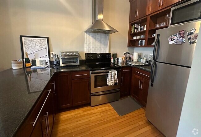 Building Photo - 656 Tremont St Unit 4 Rental