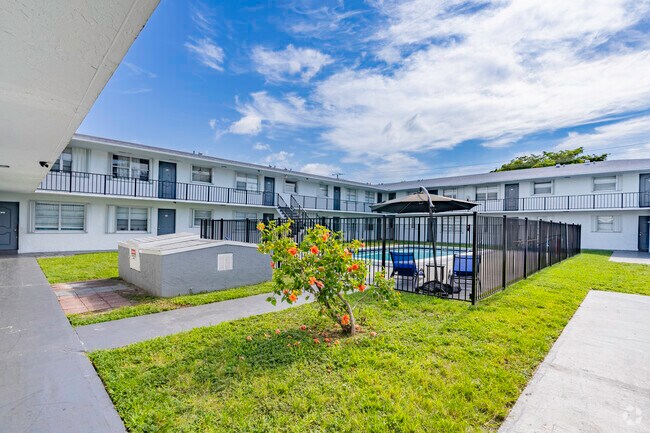 Courtyard/Pool Deck