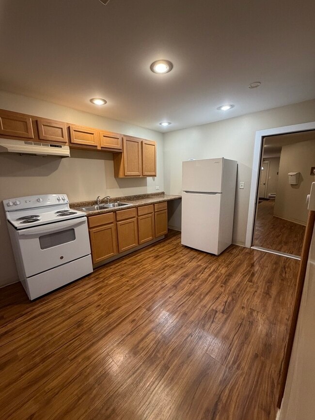 Photo - 690 W Judson St Unit 3