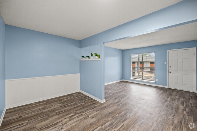 2BR, 1BA - 870SF - Living Room