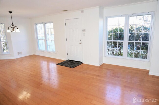 1 Bristol Dr
