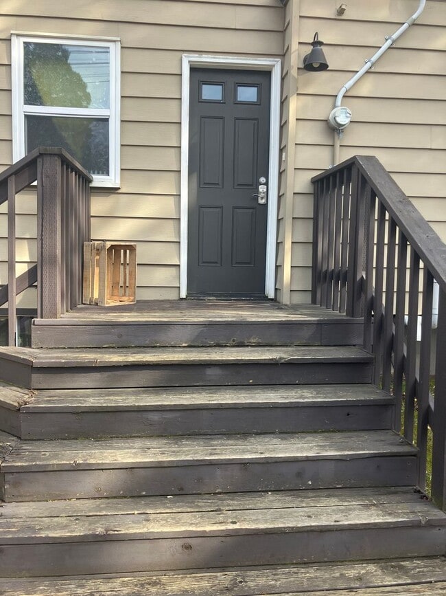Building Photo - NE Rosa Parks Way (3106) Unit Basement