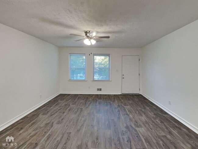 Photo - 605 Cedar Ave NW