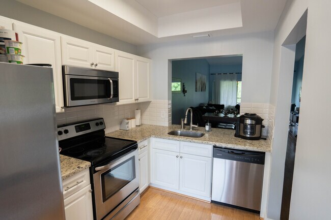 Kitchen - 2281 SW 15th St Unidad 144