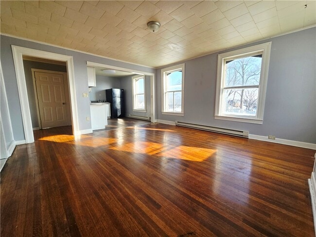 Photo - 81 Genesee St