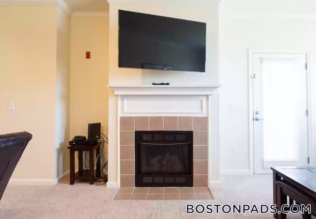 Building Photo - 311 Lowell St Unit 3307